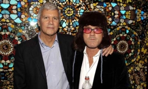 Larry Gagosian and Damien Hirst in 2007.