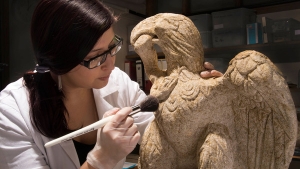 Archaeologists Discover Rare Roman Eagle in London 