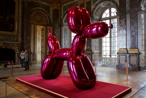 Jeff Koons&#039; &#039;Balloon Dog (Magenta).&#039;