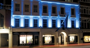 Sotheby&#039;s London branch of Bond Street.