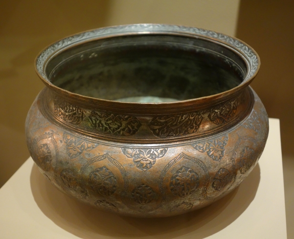 An example of a bowl from the Safavid period.