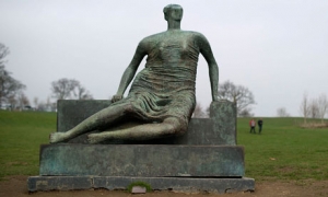 Henry Moore&#039;s &quot;Draped Seated Woman&quot;