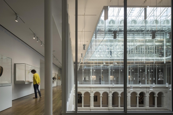 The Harvard Art Museums, interior.