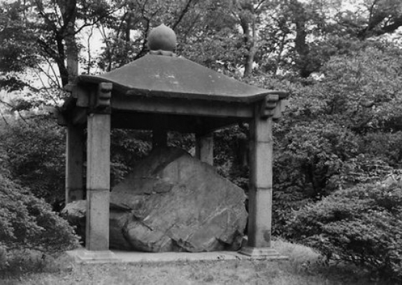 An undated photograph of the Tang-era Honglujing Stele.