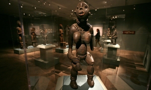 The “Bangwa Queen” from the Grassfields region of Cameroon, originally in a 19th-century shrine, is a centerpiece of the Met&#039;s “Heroic Africans” exhibition.