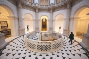 Tate Britain&#039;s centerpiece spiral staircase.