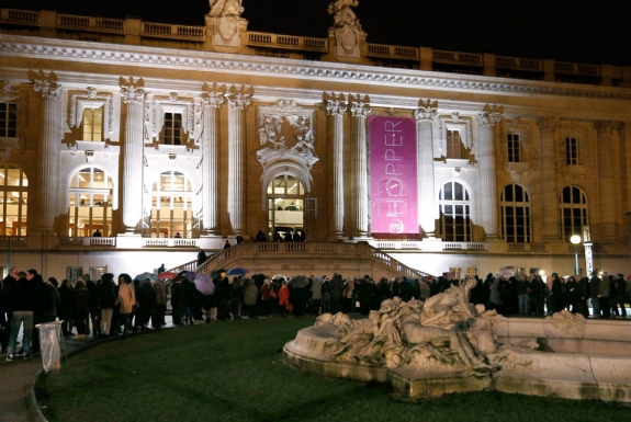 Patrons lined up to catch a glimpse of the Edward Hopper retropsective at the Grand Palais in Paris.