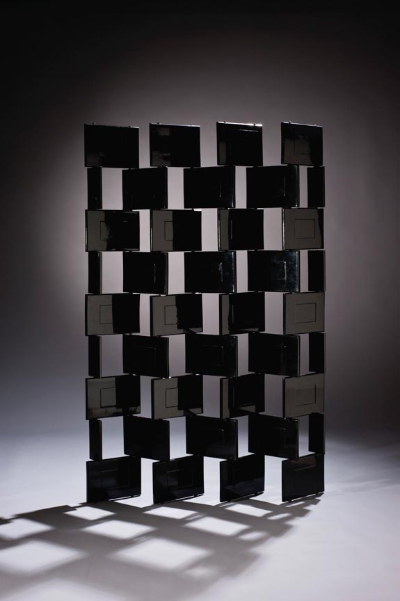 A 1920s black lacquer ``Brick'' screen, by Irish-born designer Eileen Gray, is estimated to fetch between 1.2 million euros and 1.5 million euros at Christie's International's auction of the Gourdon Collection of 20th-century design, to be held in Paris on March 29 through March 31.