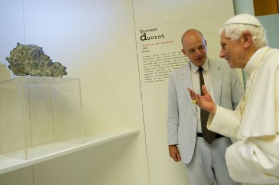 Pope Benedict XVI (R) visiting the opening of the exhibition, titled &quot;Splendour of the truth, beauty of the Truth&quot; 